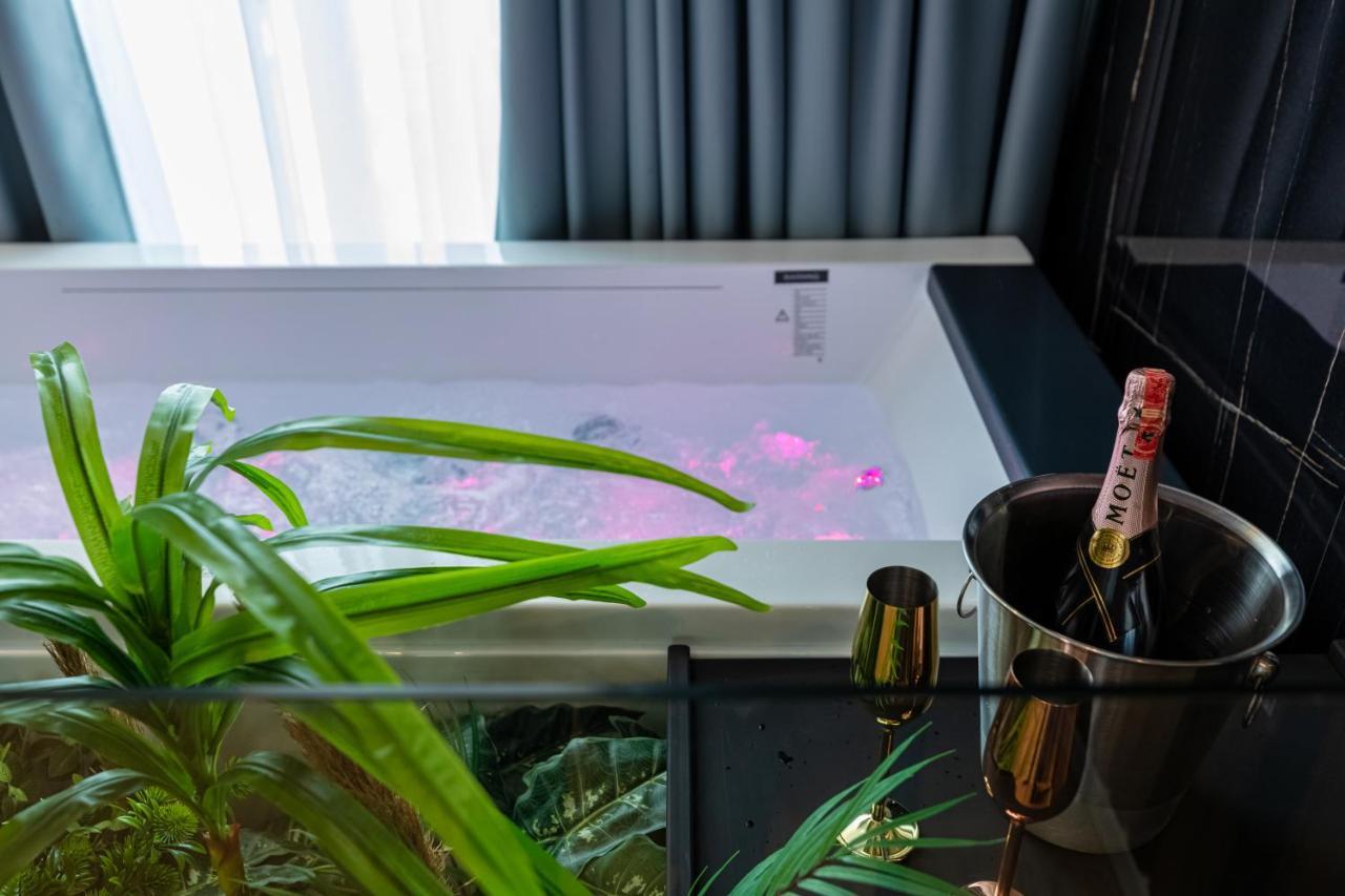 Ames Hotel & Spa Vlore Bagian luar foto